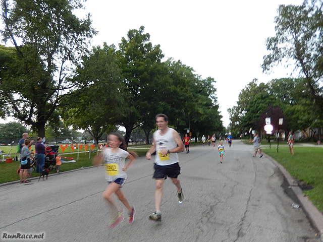 Chicago Full Moon Run action near the finish line