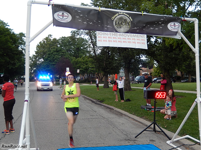 Chicago Full Moon Run action near the finish line