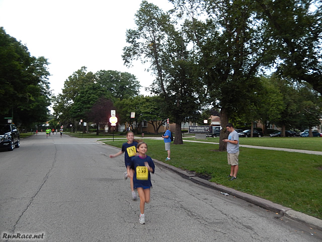 Chicago Full Moon Run action near the finish line