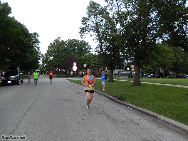 Chicago Full Moon Run action near the finish line