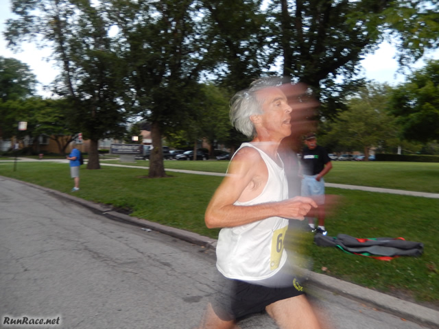 Chicago Full Moon Run action near the finish line