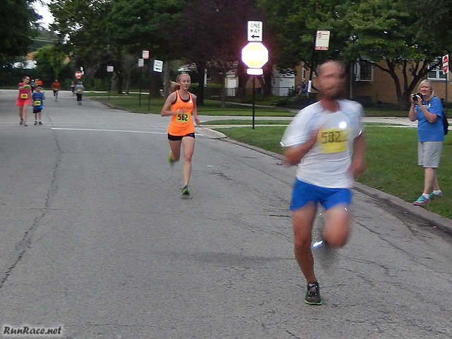 Chicago Full Moon Run action near the finish line