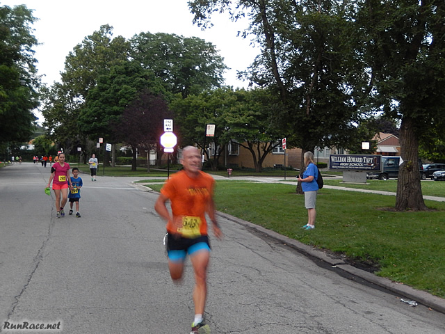 Chicago Full Moon Run action near the finish line