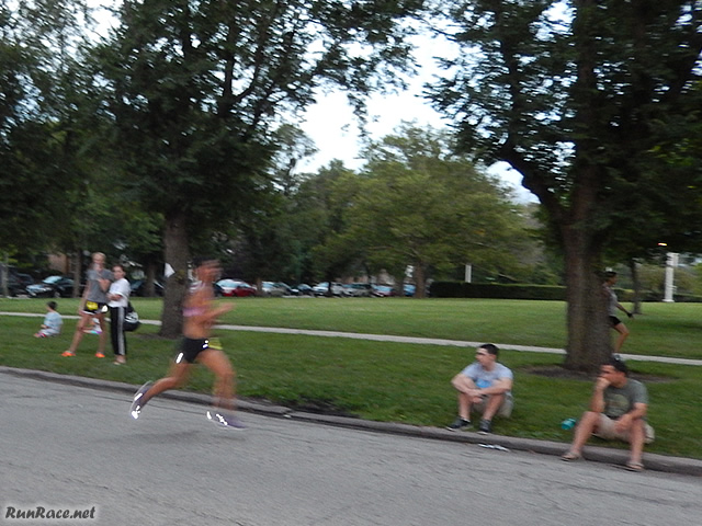 Chicago Full Moon Run action near the finish line