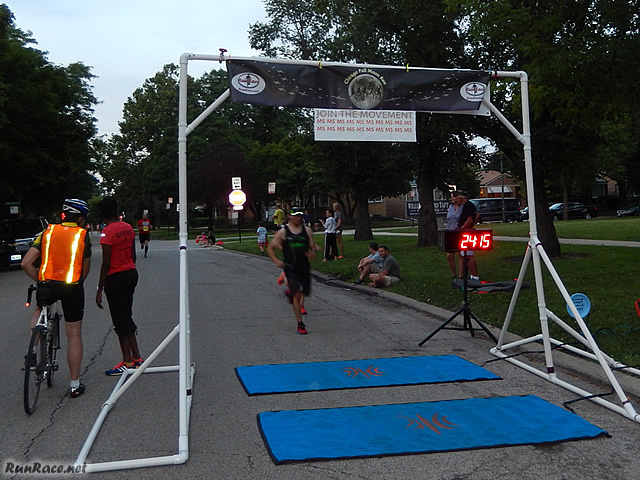 Chicago Full Moon Run action near the finish line