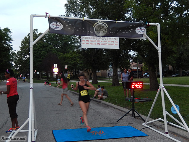 Chicago Full Moon Run action near the finish line