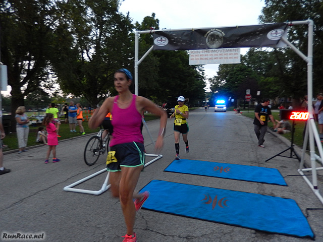 Chicago Full Moon Run action near the finish line
