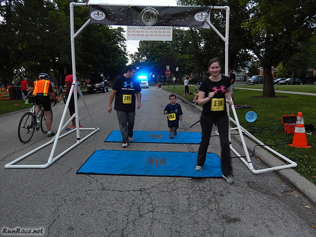 Chicago Full Moon Run action near the finish line