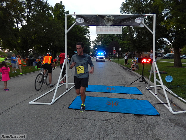 Chicago Full Moon Run action near the finish line