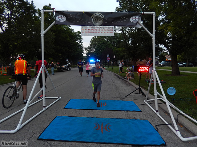 Chicago Full Moon Run action near the finish line