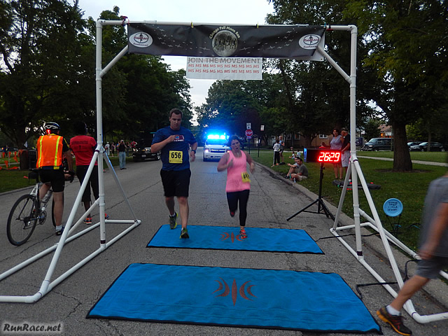 Chicago Full Moon Run action near the finish line