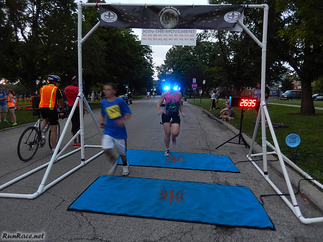 Chicago Full Moon Run action near the finish line
