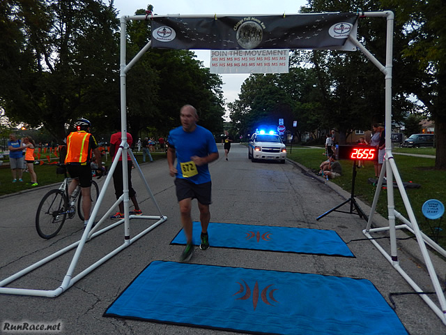 Chicago Full Moon Run action near the finish line
