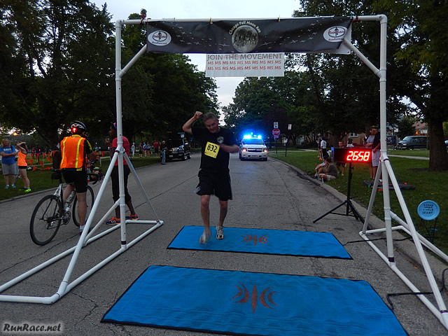 Chicago Full Moon Run action near the finish line
