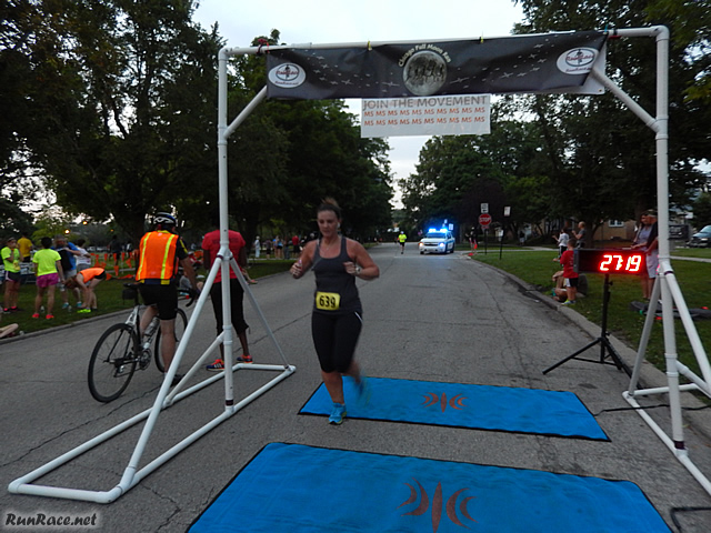 Chicago Full Moon Run action near the finish line