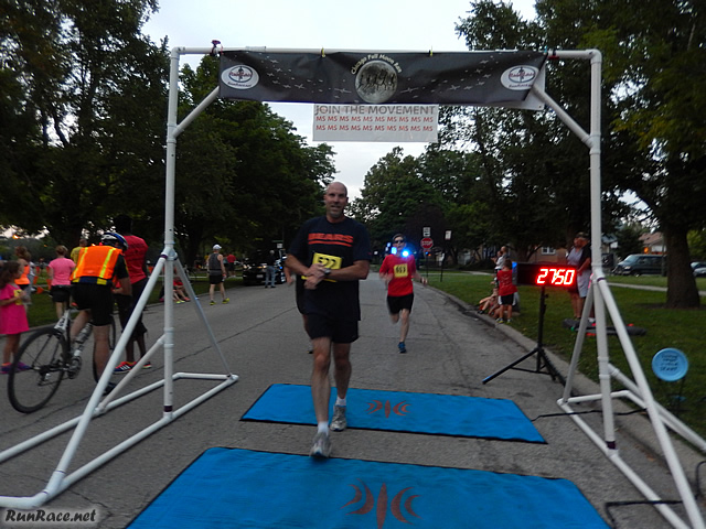 Chicago Full Moon Run action near the finish line