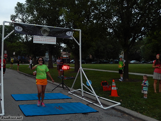 Chicago Full Moon Run action near the finish line