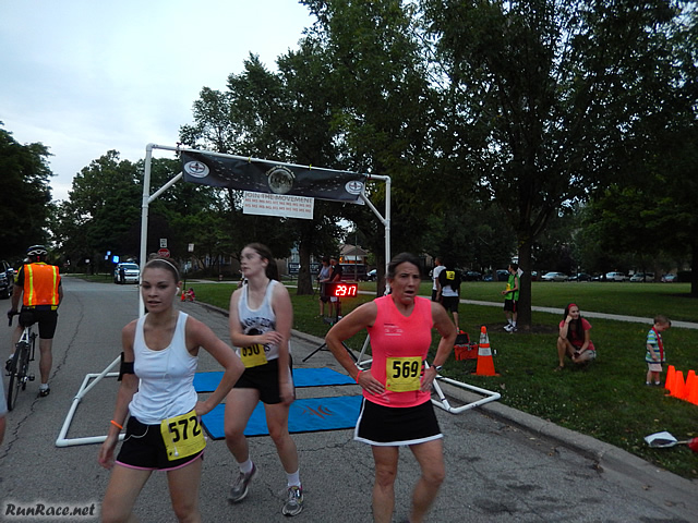 Chicago Full Moon Run action near the finish line