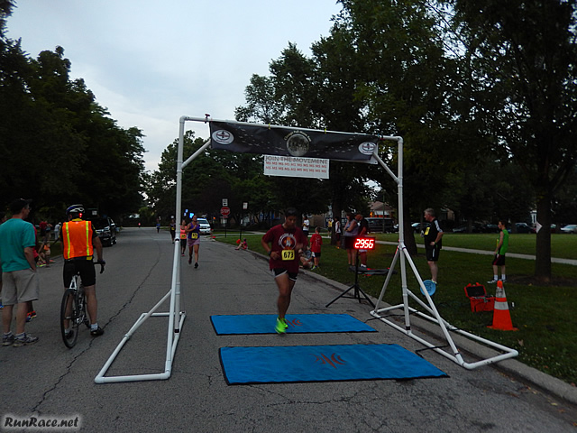 Chicago Full Moon Run action near the finish line