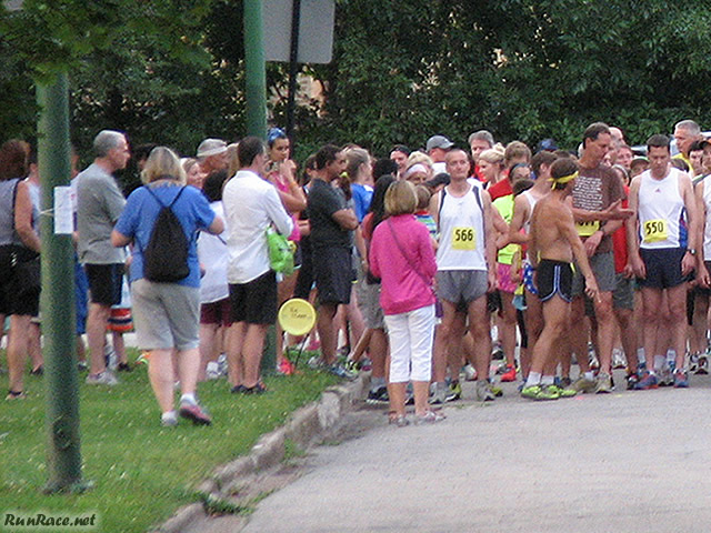 Starting line of the 3rd Annual Chicago Full Moon Run