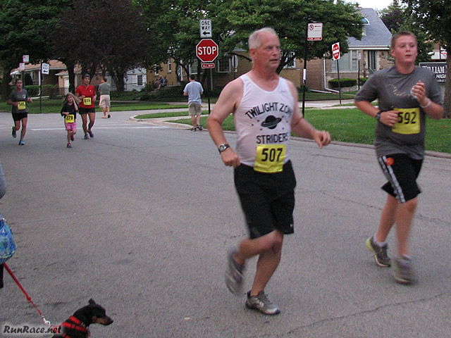 Chicago Full Moon Run action near the finish line