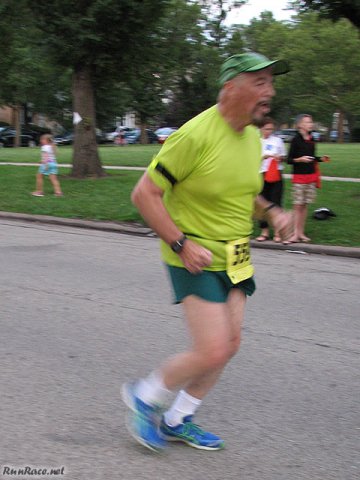 Chicago Full Moon Run action near the finish line