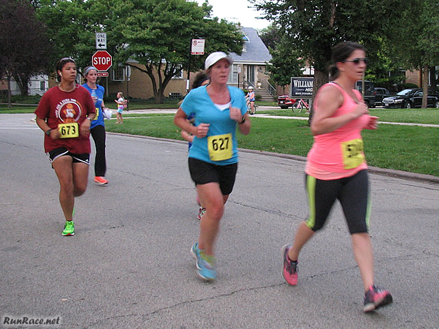 Chicago Full Moon Run action near the finish line