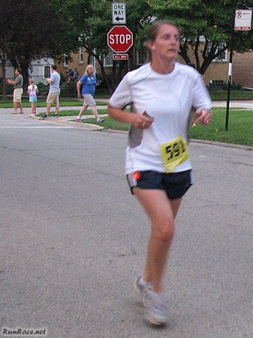 Chicago Full Moon Run action near the finish line