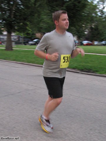Chicago Full Moon Run action near the finish line