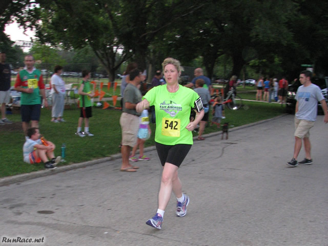Chicago Full Moon Run action near the finish line