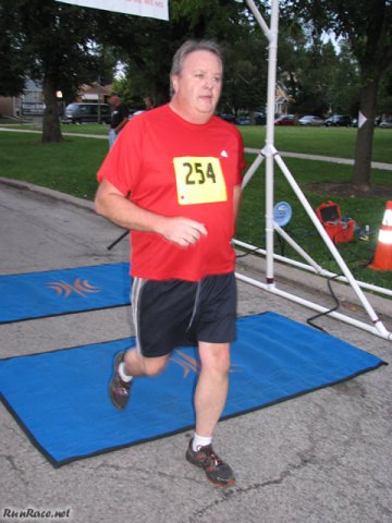 Chicago Full Moon Run action near the finish line