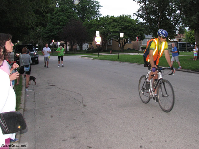 Chicago Full Moon Run action near the finish line