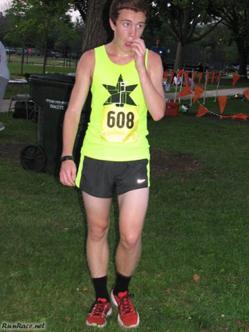 Chicago Full Moon Run action near the finish line