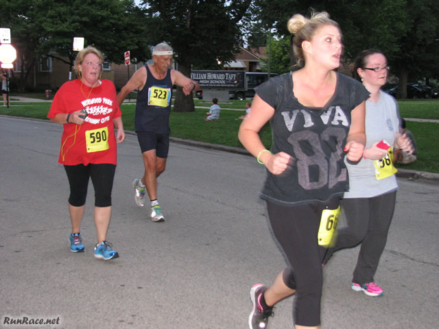 Chicago Full Moon Run action near the finish line