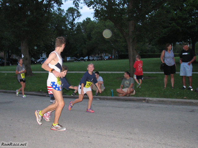 Chicago Full Moon Run action near the finish line