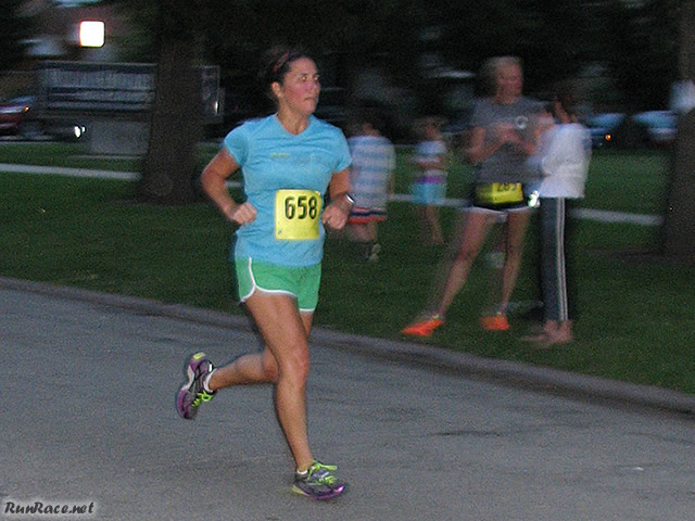 Chicago Full Moon Run action near the finish line