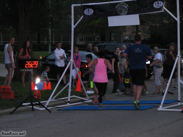 Chicago Full Moon Run action near the finish line