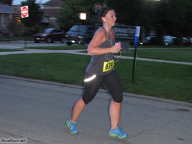 Chicago Full Moon Run action near the finish line