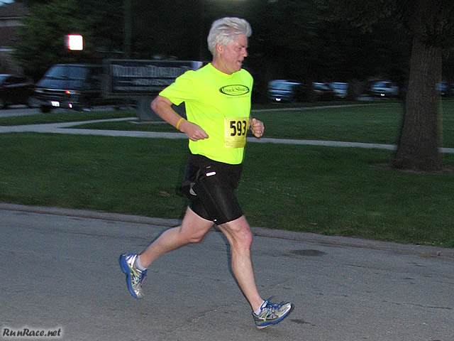 Chicago Full Moon Run action near the finish line