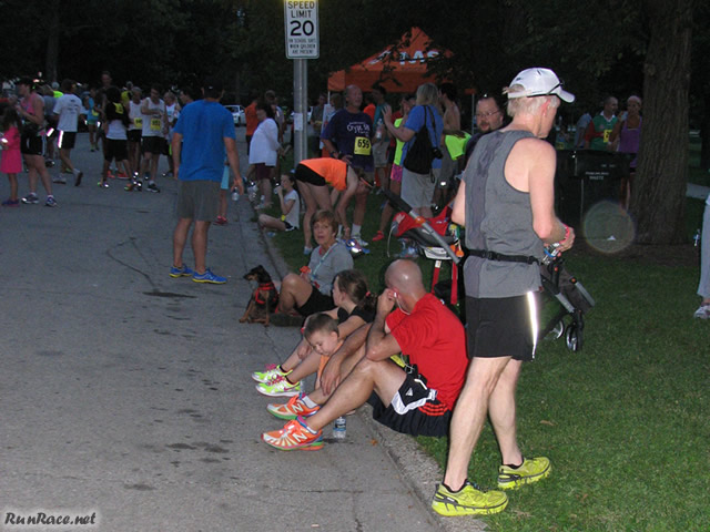 Chicago Full Moon Run action near the finish line