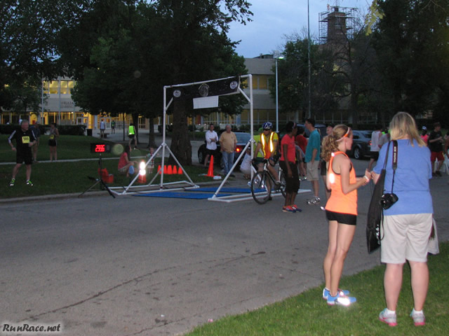 Chicago Full Moon Run action near the finish line