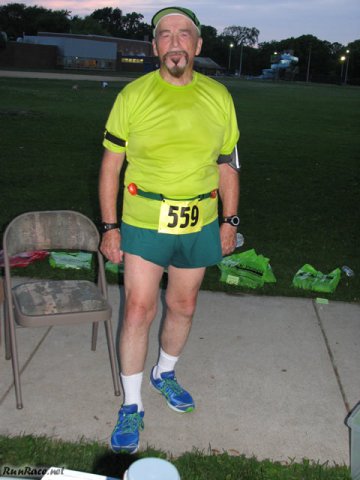 Chicago Full Moon Run action near the finish line