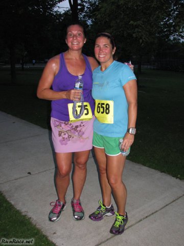 Chicago Full Moon Run action near the finish line