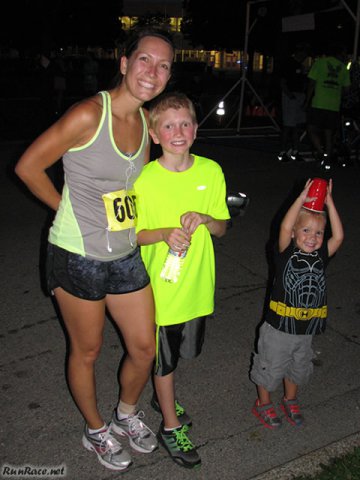 Chicago Full Moon Run action near the finish line