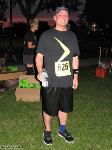 Chicago Full Moon Run action near the finish line