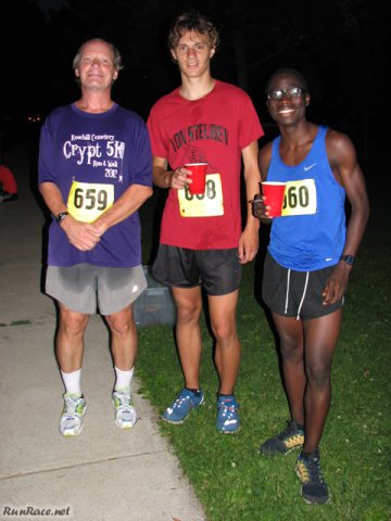 Chicago Full Moon Run action near the finish line