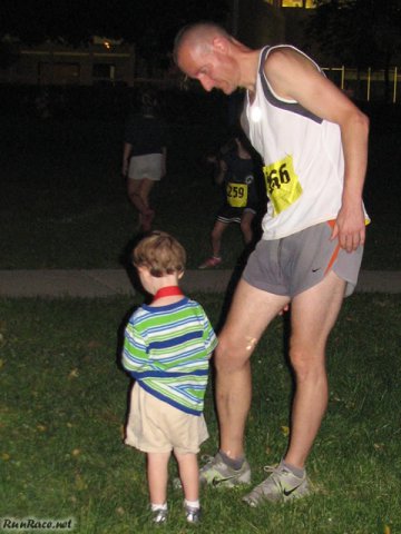 Chicago Full Moon Run action near the finish line