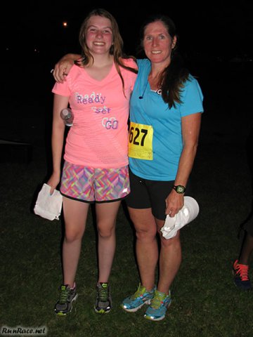 Chicago Full Moon Run action near the finish line