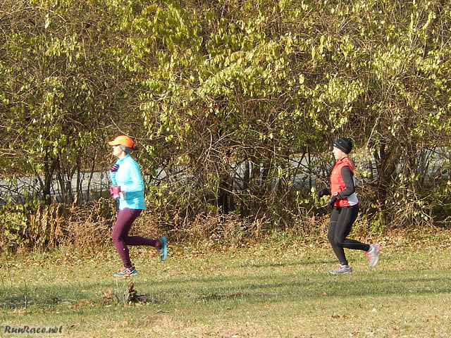 Running the Outbound Parade Loop of Devonian Fall 25-Km : Saturday November 15, 2014