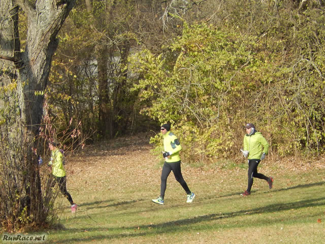 Running the Outbound Parade Loop of Devonian Fall 25-Km : Saturday November 15, 2014